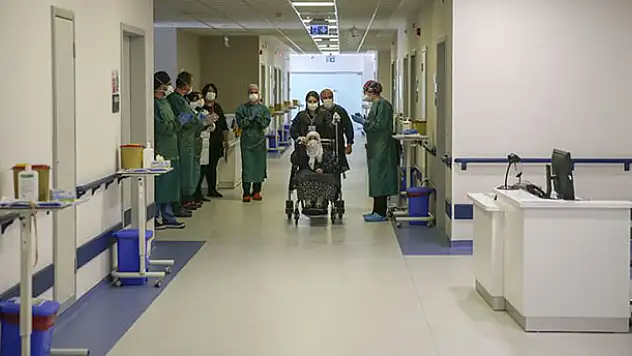 Türkiye'de Kovid-19'u yenenlerin sayısı 250 bin 92'ye yükseldi