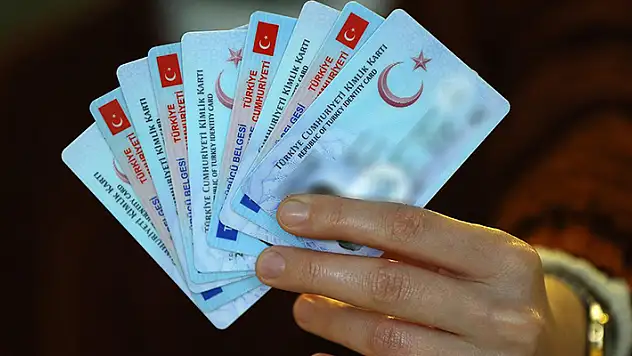 Türkiye'de yaklaşık 6 milyon kişi çipli kimlik kartına geçmedi
