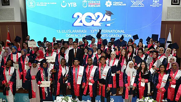 Türkiye'de YTB burslarıyla okuyan öğrencilere mezuniyet töreni
