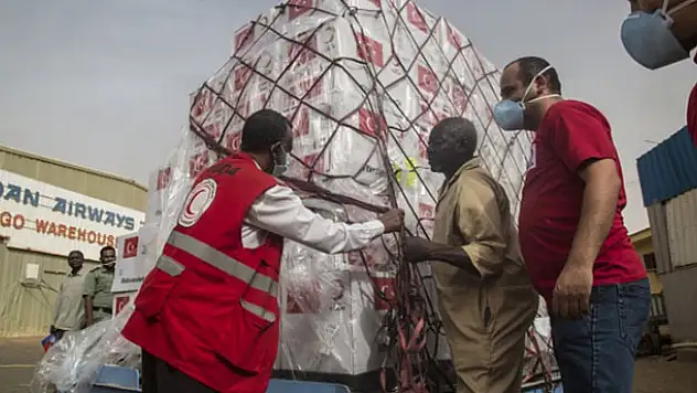 Türkiye'den gönderilen tıbbi yardım Sudan'a ulaştı