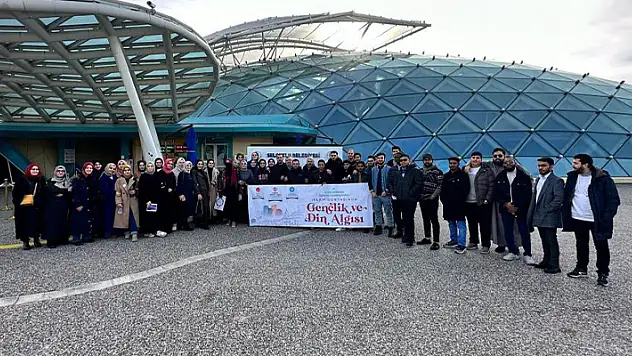 Türkiye Diyanet Vakfı, Türk ve uluslararası öğrencileri Konya'da geziye çıkardı
