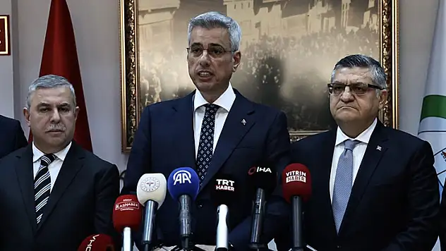 'Türkiye genelinde 856 ambulans aldık ve birkaç hafta içerisinde illerimize göndereceğiz'