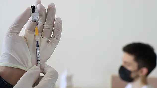 Türkiye genelinde uygulanan Kovid-19 aşısı 65 milyonu aştı
