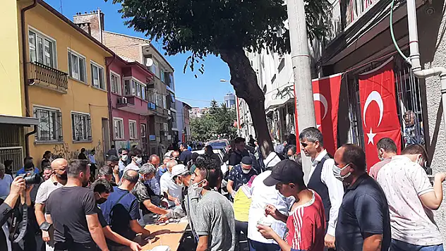 Türkiye Görme Engelliler Derneği Konya Şubesinden aşure dağıtımı 
