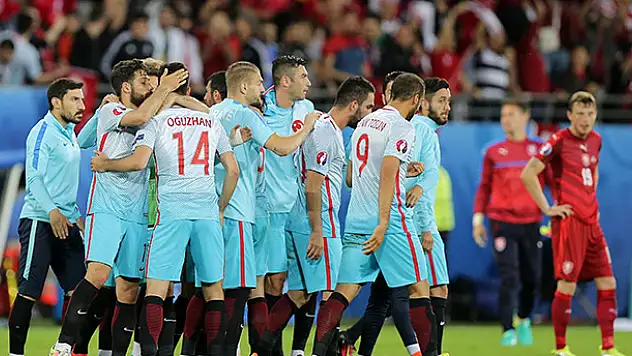 Türkiye ikinci tura nasıl çıkar? İşte gruptan çıkma ihtimalleri