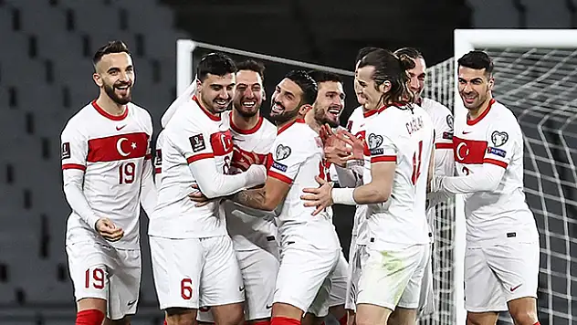 Türkiye-Letonya maçına stat kapasitesinin yüzde 15'i kadar seyirci alınacak