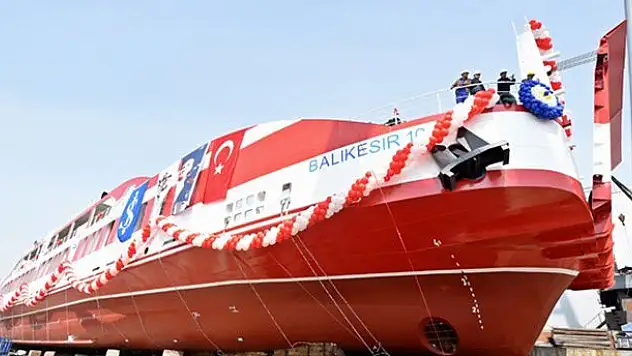 Türkiye'nin en büyük yolcu gemisi denize indi