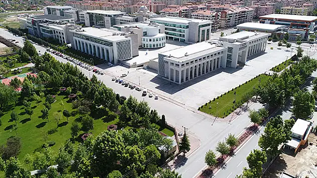 Türkiye'nin en çok burs veren 8'inci üniversitesi