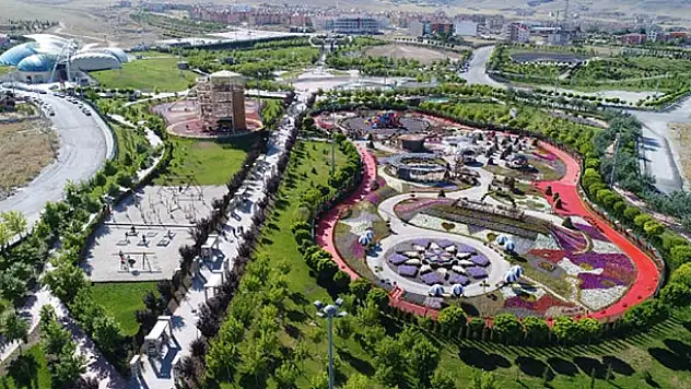 Türkiye'nin en renkli bahçesi Selçuklu'da!