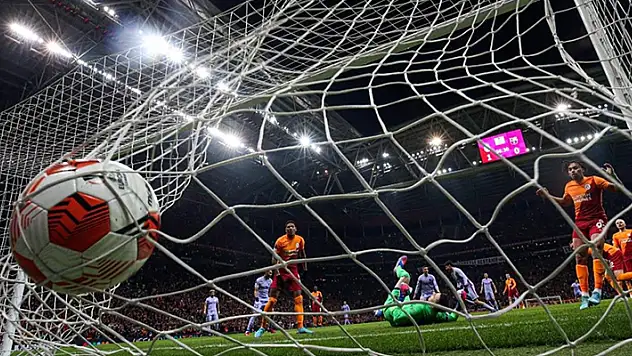 Türkiye'nin futbolda Avrupa kupalarına göndereceği takım sayısı 4'e düştü
