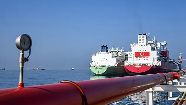Türkiye'nin ilk FSRU gemisi Ertuğrul Gazi'ye ilk LNG nakli başladı
