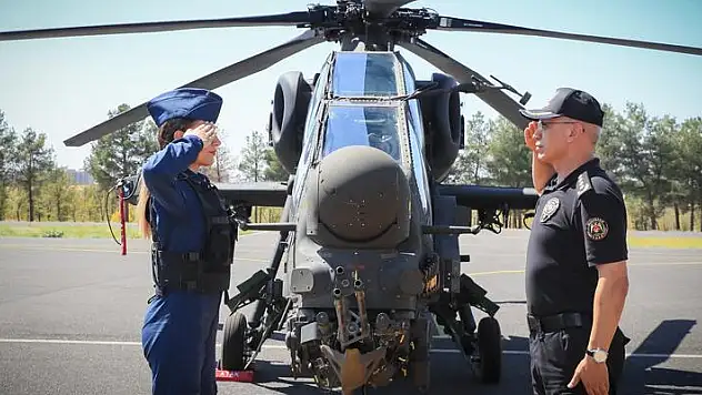 Türkiye'nin ilk kadın taarruz helikopter pilotu, Diyarbakır semalarında uçtu
