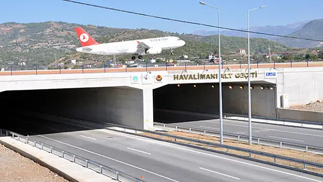 Türkiye'nin ilk viyadüklü uçak pisti açıldı