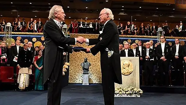 Türkiye'nin protesto ettiği yazar Nobel Ödülünü aldı!