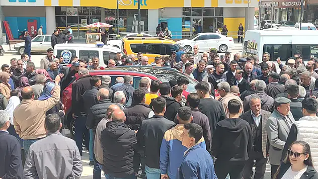 Türkiye'nin yerli otomobili Togg Kulu ve Cihanbeyli'de sergilendi
