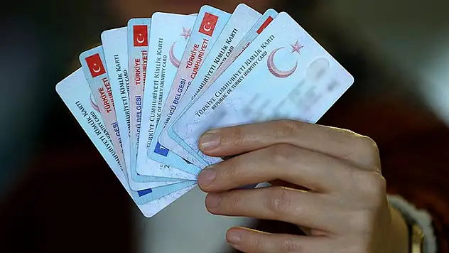 Türkiye nüfusunun yaklaşık yüzde 85'i çipli kimlik kartına geçti

