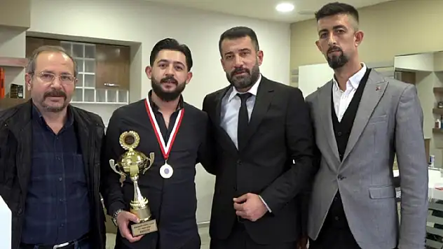Türkiye Şampiyonu Öz'e Ahmet Ateş'ten ziyaret

