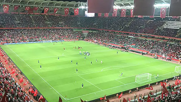Türkiye ve Fransa takımı stada geldi