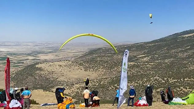 Türkiye Yamaç Paraşütü Mesafe Yarışması Konya'da başladı