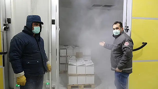 Türkiye'ye getirilen 2,8 milyon doz BioNTech aşısı Sağlık Bakanlığı depolarına yerleştirildi