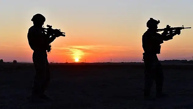 Türkiye'ye girmeye çalışan PKK'lı terörist Suriye sınırında yakalandı
