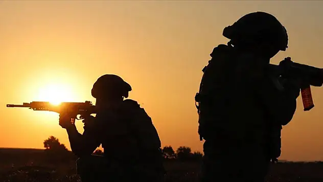 Türkiye'ye girmeye çalışan PKK/PYD'li terörist Suriye sınırında yakalandı
