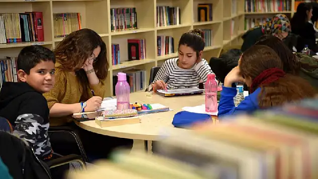 Türkiye'ye örnek Selçuklu Şehir Kütüphanesi açılış için gün sayıyor
