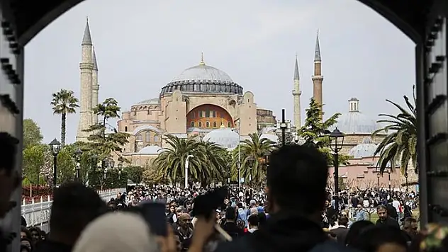 Türkiye yılın ilk 5 ayında 15,5 milyon ziyaretçiyi ağırladı
