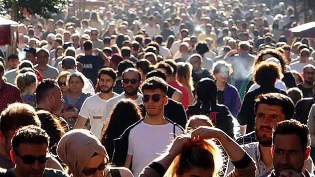 Türkiye'de doğuşta beklenen yaşam süresi 77,3 yıl oldu
