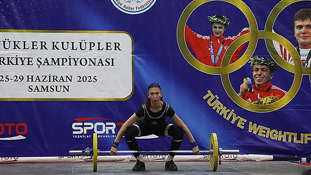 Türkiye'de kadın halterci sayısı artıyor