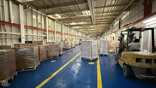Türkiye'nin 17. 'İyilik Gemisi'ndeki yardım malzemelerinin indirme işlemleri tamamlandı