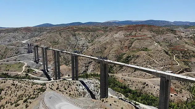 Türkiye'nin en yüksek ayaklı viyadüğü Konya Alanya arasını 2 saat 15 dakikaya indirecek