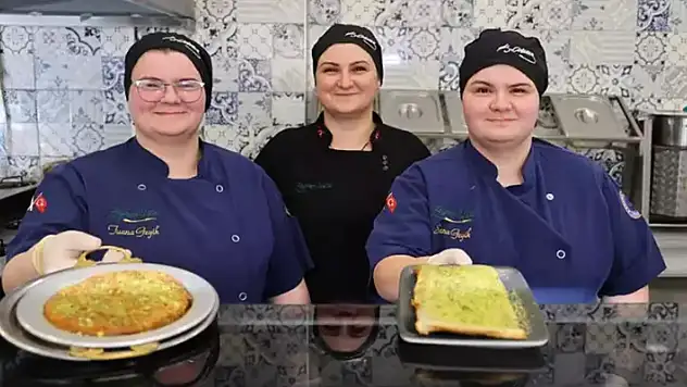 Türkiye'nin ilk kadın künefe ustası... Evinde anne, tezgahta tatlıcı, iş yerinde patron
