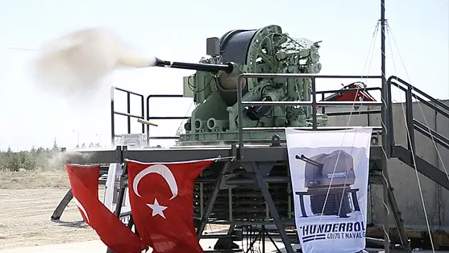 Türkiye'nin yerli ve milli topu Thunderbolt Konya'da şov yaptı