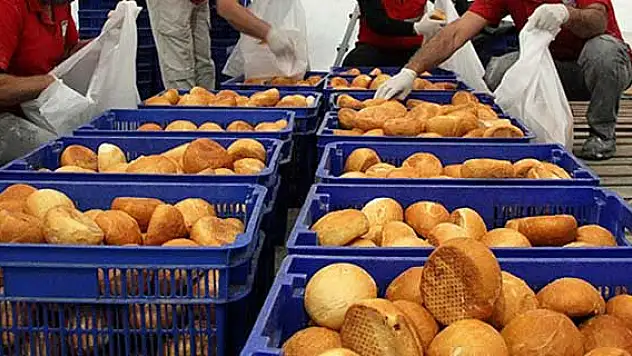 Türkmenlerin ekmeği Türk Kızılayı'ndan