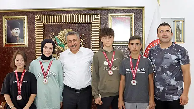 Tutal: Sporcularımızın yanındayız
