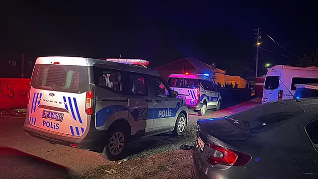 Tutukluk yapan tüfeğinin ateş almasıyla kazara kuzenini öldürdü
