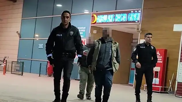 Tütün çuvalına ağırlık yapsın diye peçete koydu, iki kardeşten dayak yedi
