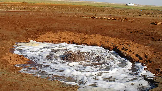 Tuz Gölü havzasında tarlada fışkırıp kaybolan su için açıklama