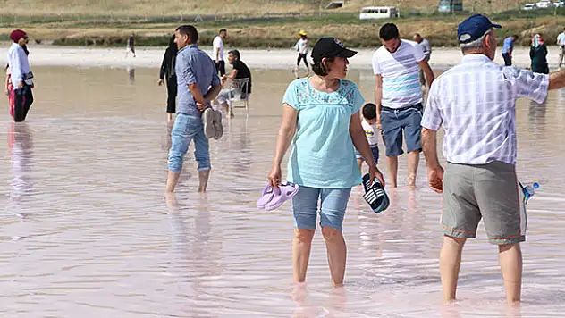 Tuz Gölü rengiyle büyüledi