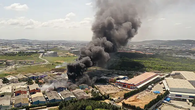 Tuzla'da fabrikada şiddetli patlama: Fabrika alevlere teslim oldu

