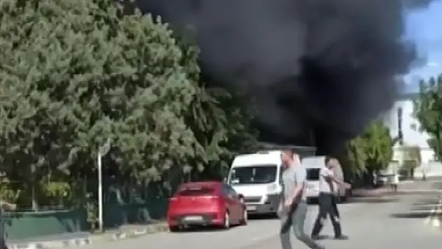Tuzla'da boya fabrikasında yangın: 1 işçi yaralandı

