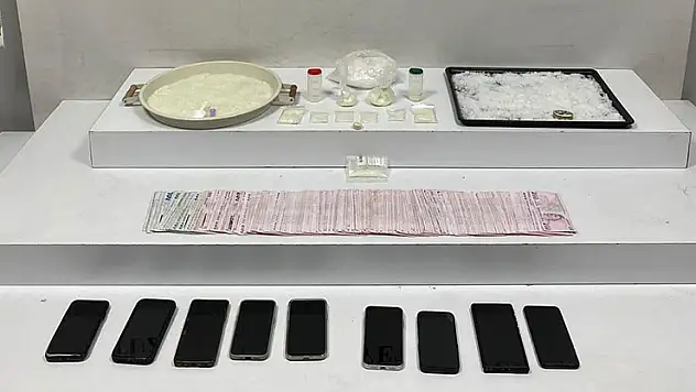 Tuzla'da düzenlenen narkotik operasyonunda 2 kilo 389 gram uyuşturucu ele geçirildi