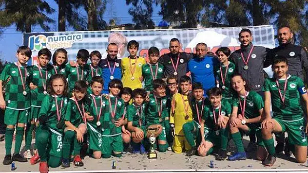 U13 şampiyon oldu