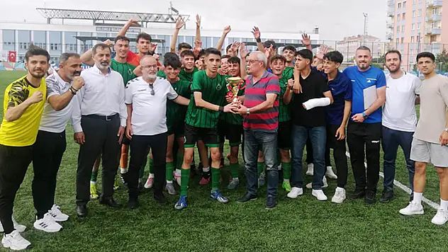 U17 Futbol Ligi'nde şampiyon Karatay