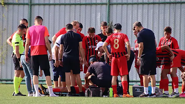 U19 maçında bilincini kaybeden futbolcu hastaneye kaldırıldı

