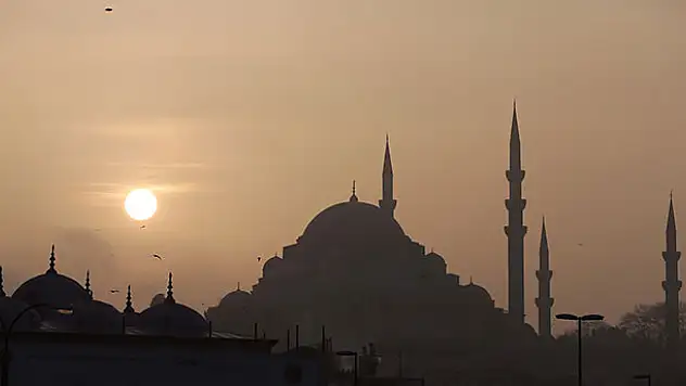 Üç aylar başladı