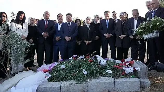 Üç bakan Narin Güran'ın mezarını ziyaret etti
