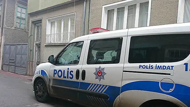 Üç çocuk annesi kadın evinde ölü bulundu