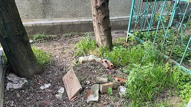 Üç kardeş ihbar etti: Bebeğini döverek öldürdüğü öne sürülen babaya 20 yıl sonra müebbet istemiyle dava açıldı

